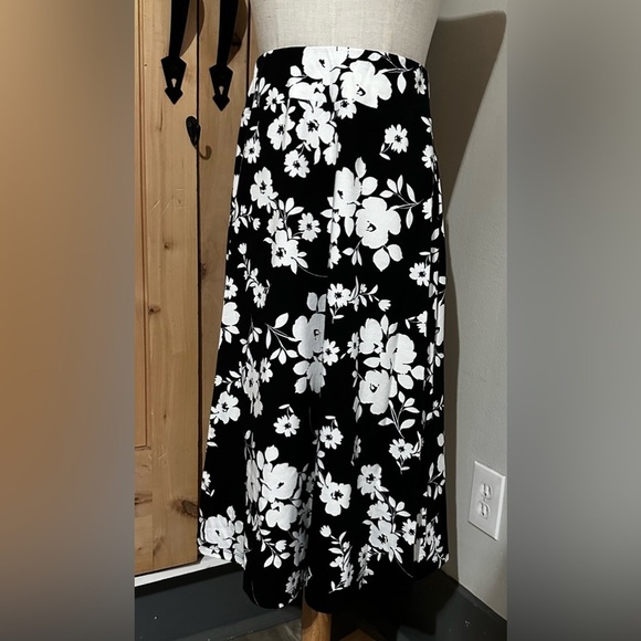 Talbots Shadow Petals Floral Jersey Midi Skirt Black & White - Picture 5 of 6